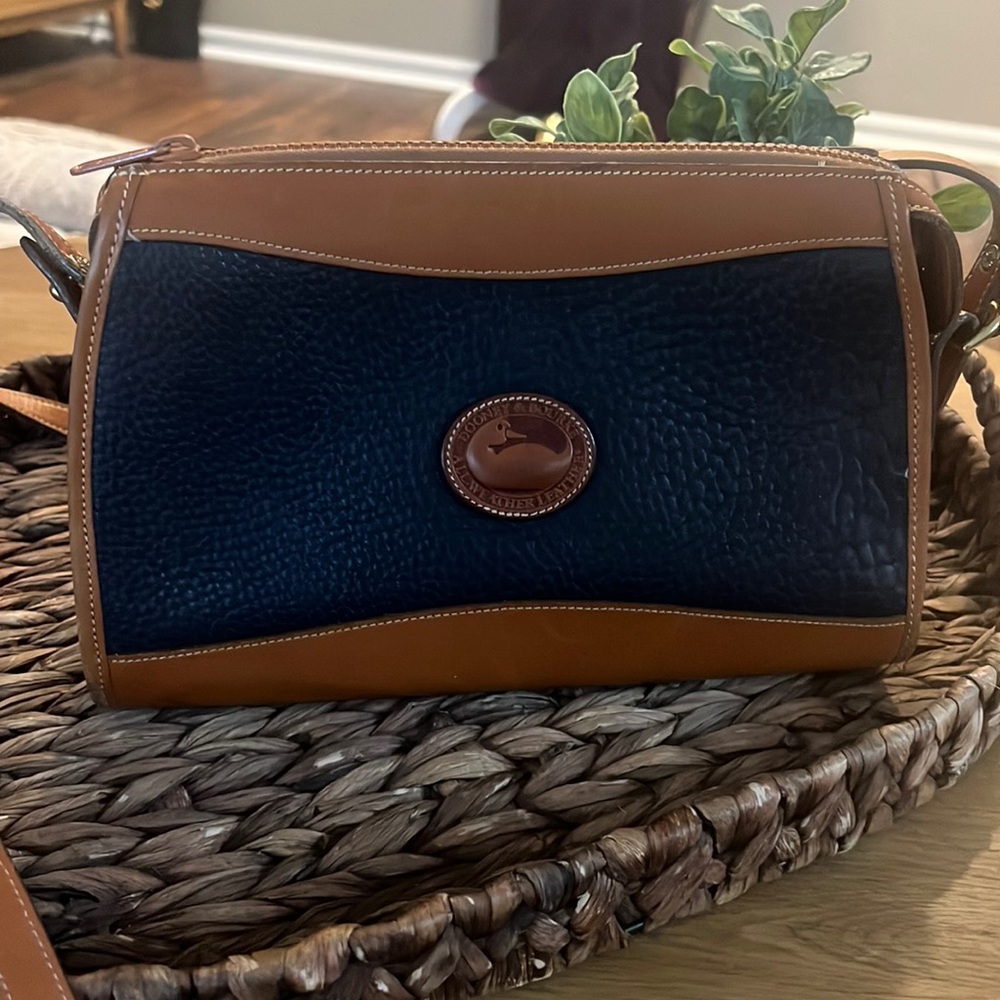 Vintage 90s AUTHENTIC Dooney and Bourke Zip Top Navy and British Tan - R19